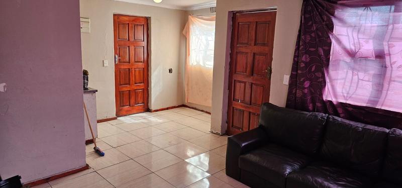 2 Bedroom Property for Sale in Ilitha Park Western Cape